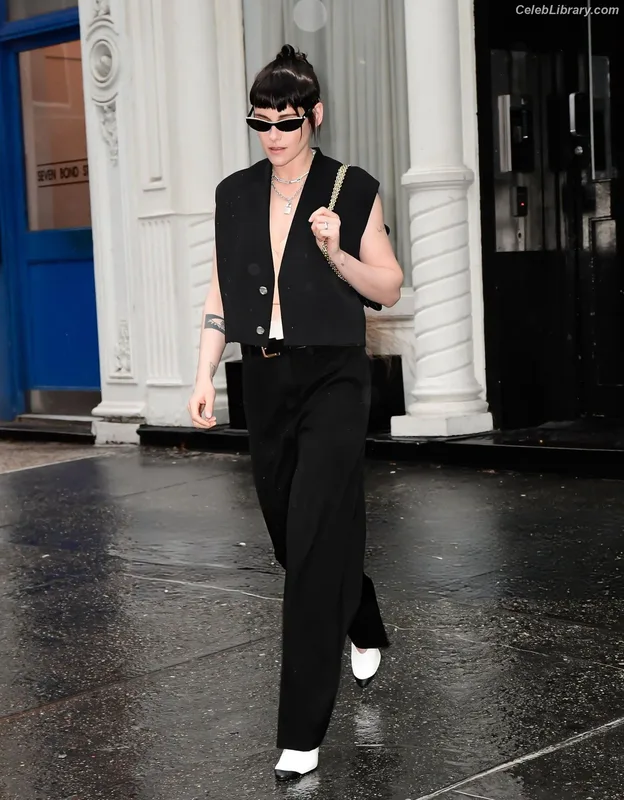 Kristen Stewart photo 21 of 1358