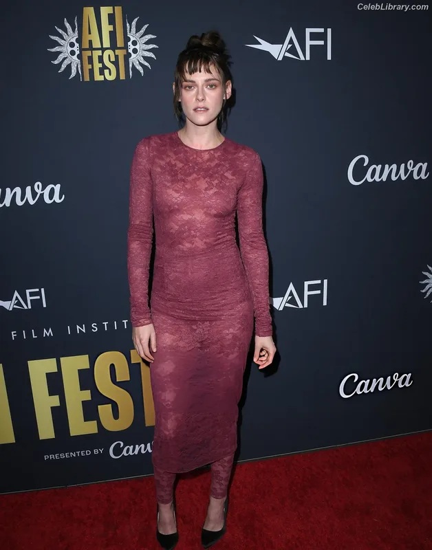 Kristen Stewart photo 1 of 1358