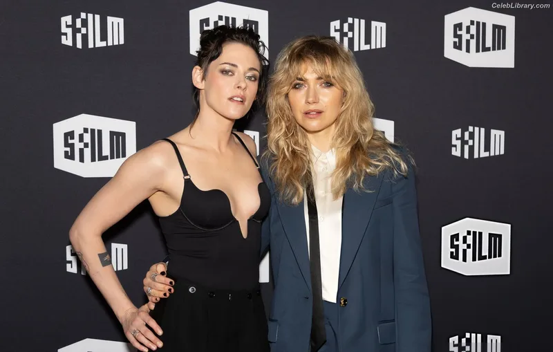 Kristen Stewart photo 4 of 1358