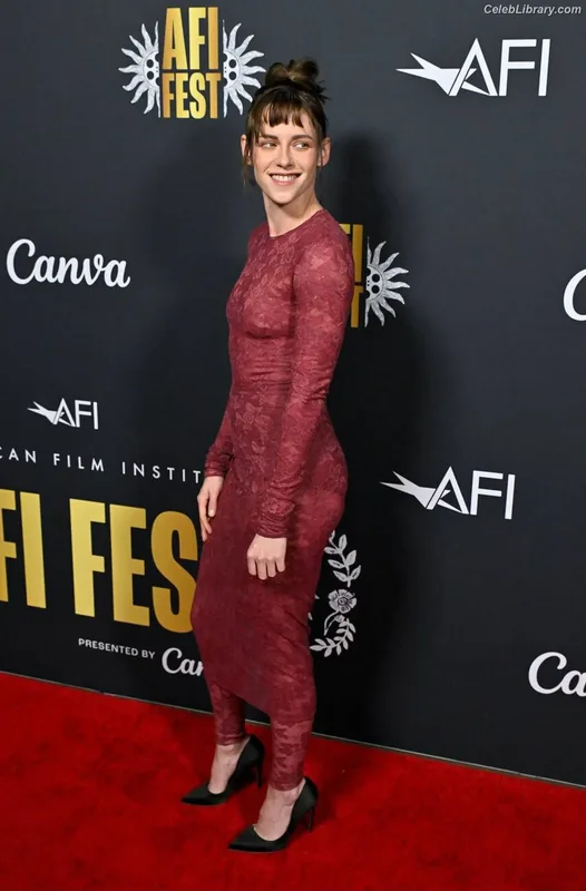Kristen Stewart photo 18 of 1358