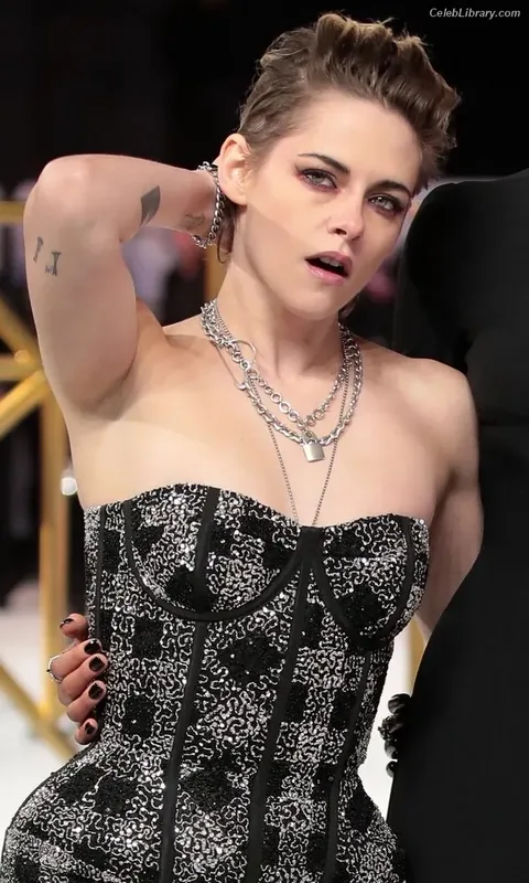 Kristen Stewart photo 20 of 1358