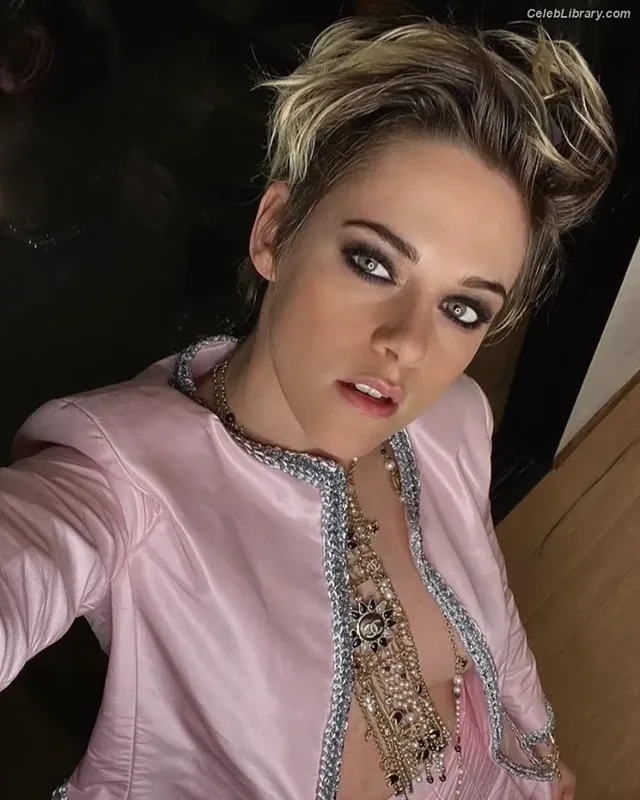 Kristen Stewart photo 21 of 1358