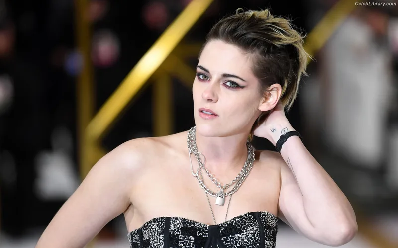 Kristen Stewart photo 23 of 1358