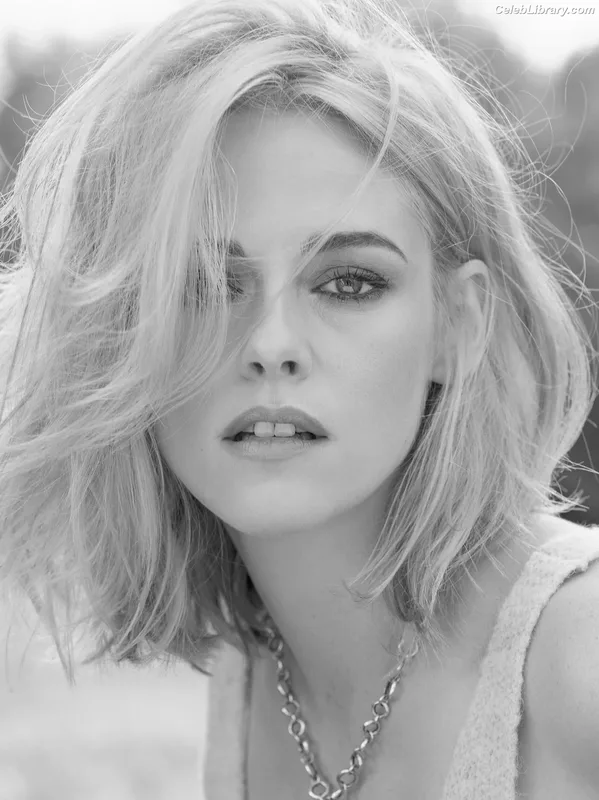 Kristen Stewart photo 2 of 1358