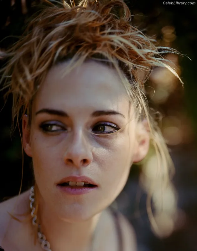 Kristen Stewart photo 6 of 1358
