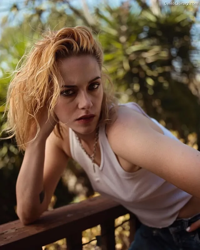 Kristen Stewart photo 8 of 1358