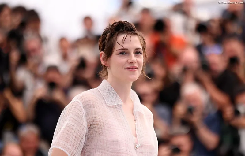 Kristen Stewart photo 14 of 1358