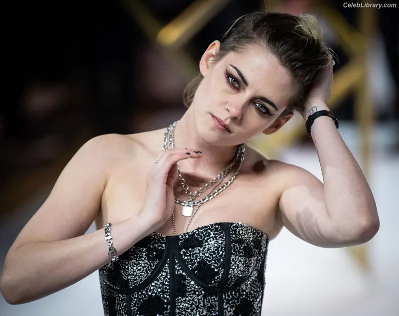 Kristen Stewart photo 15 of 1358