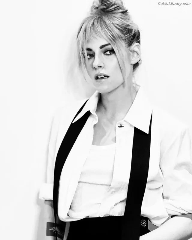 Kristen Stewart photo 17 of 1358