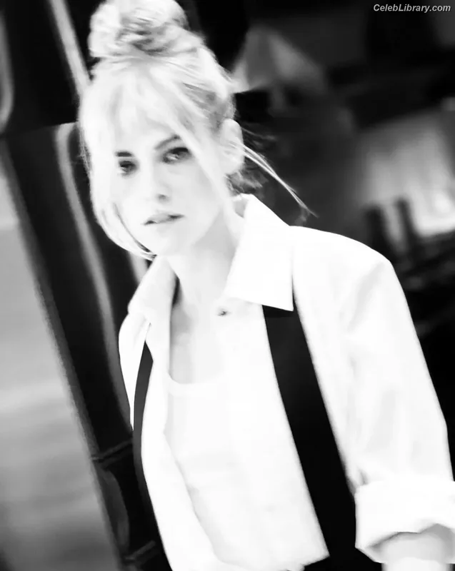 Kristen Stewart photo 23 of 1358