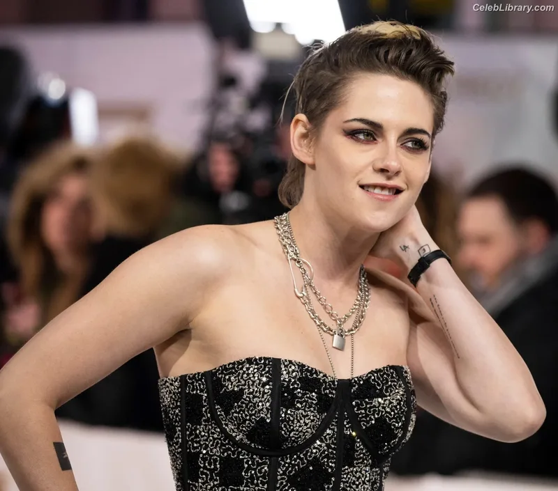 Kristen Stewart photo 2 of 1358