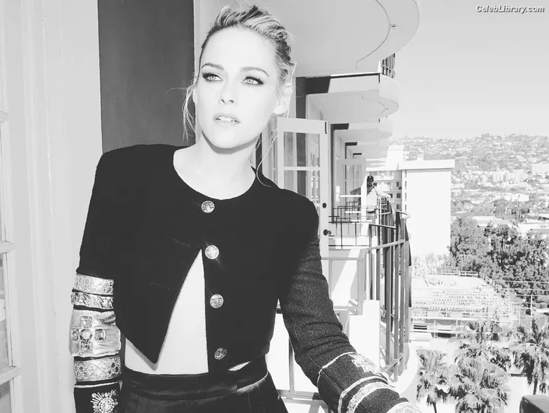 Kristen Stewart photo 14 of 1358
