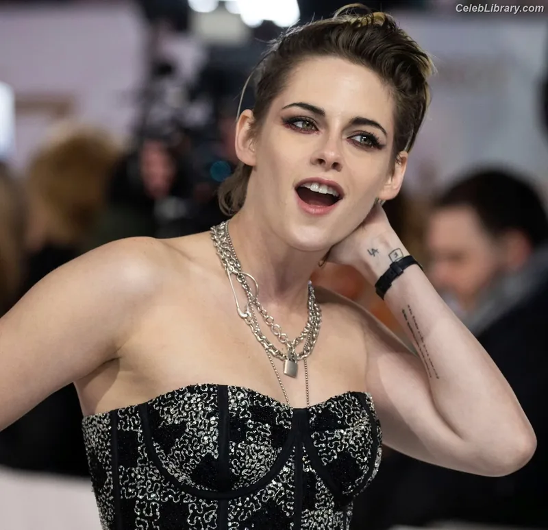 Kristen Stewart photo 21 of 1358