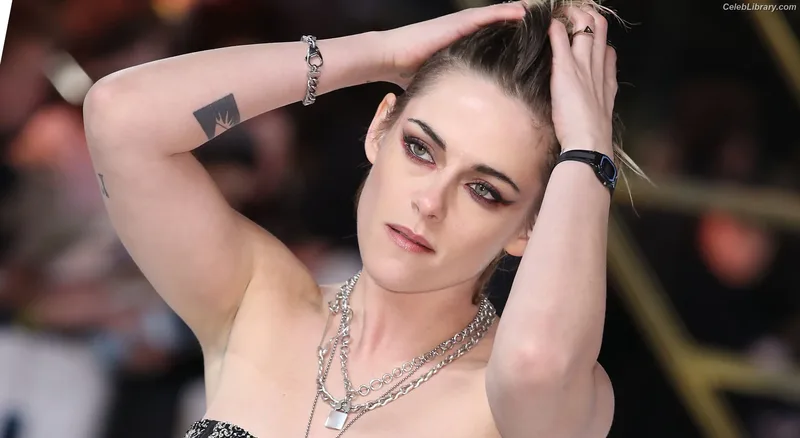 Kristen Stewart photo 10 of 1358