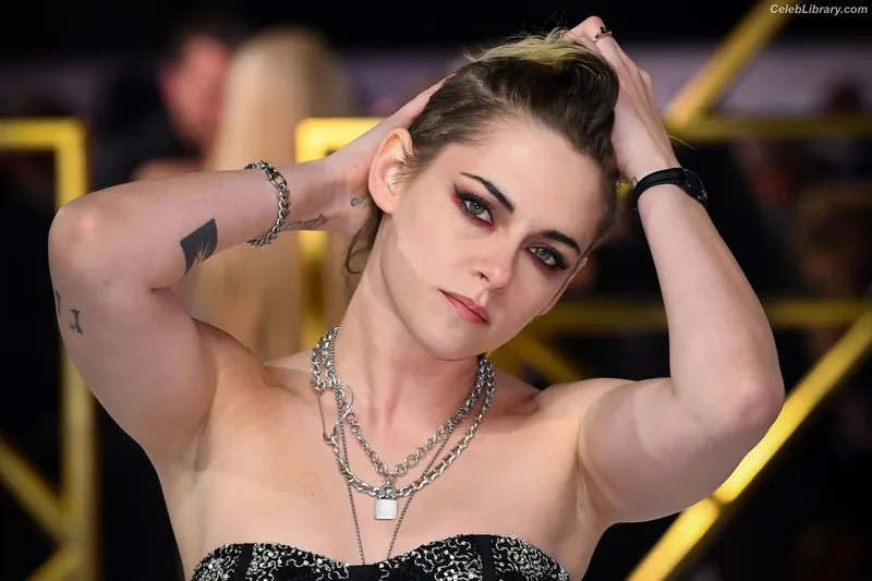 Kristen Stewart photo 1 of 1358