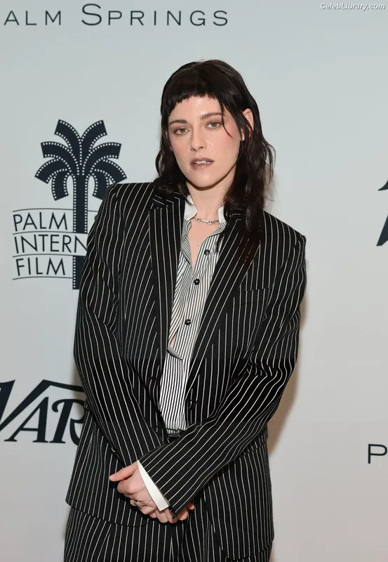 Kristen Stewart photo 5 of 1358