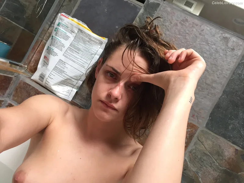 Kristen Stewart photo 8 of 1358