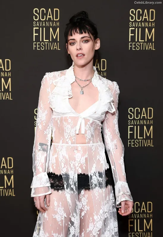 Kristen Stewart photo 9 of 1358