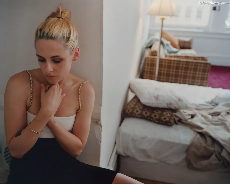 Kristen Stewart photo 6 of 1358