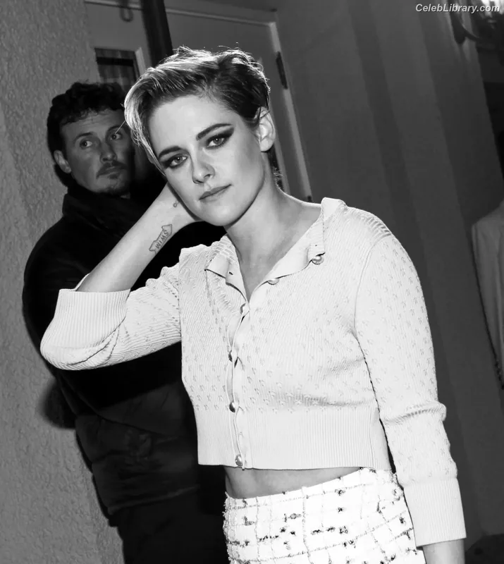 Kristen Stewart photo 7 of 1358