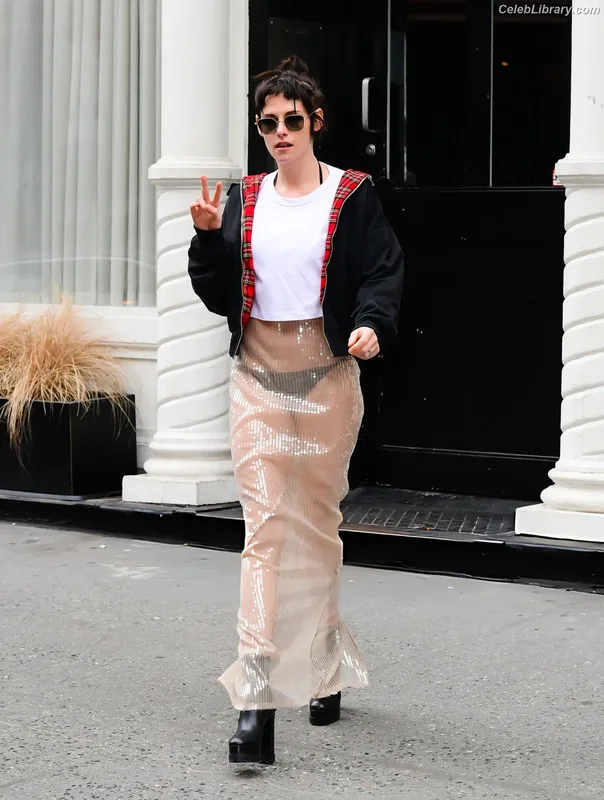 Kristen Stewart photo 14 of 1358