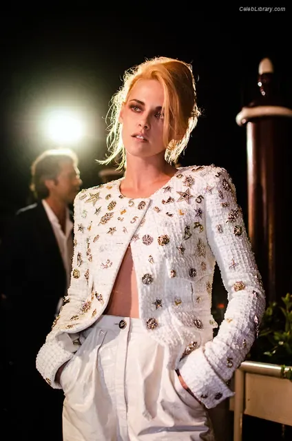 Kristen Stewart photo 7 of 1358