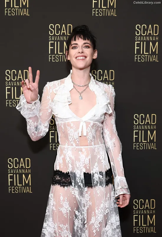 Kristen Stewart photo 11 of 1358
