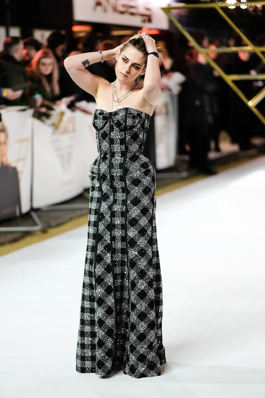 Kristen Stewart photo 19 of 1358