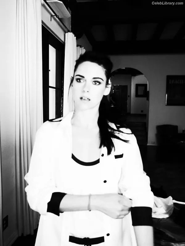 Kristen Stewart photo 24 of 1358
