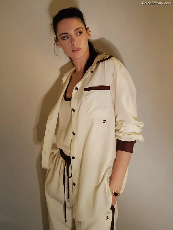 Kristen Stewart photo 1 of 1358
