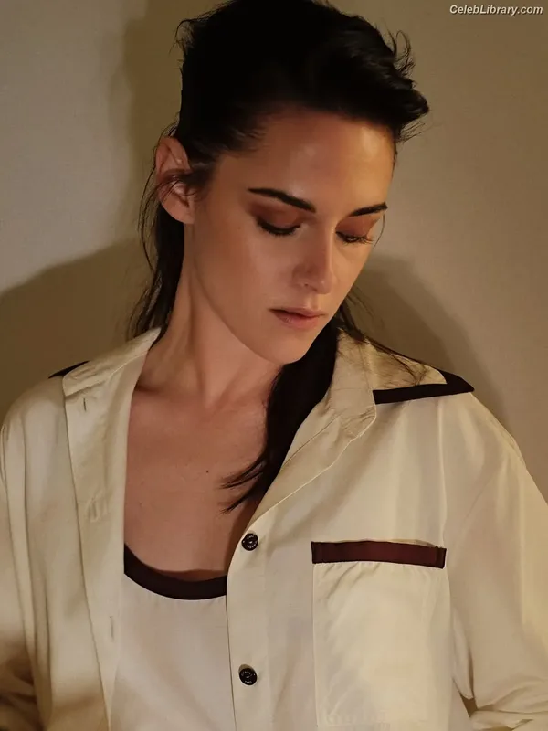 Kristen Stewart photo 2 of 1358