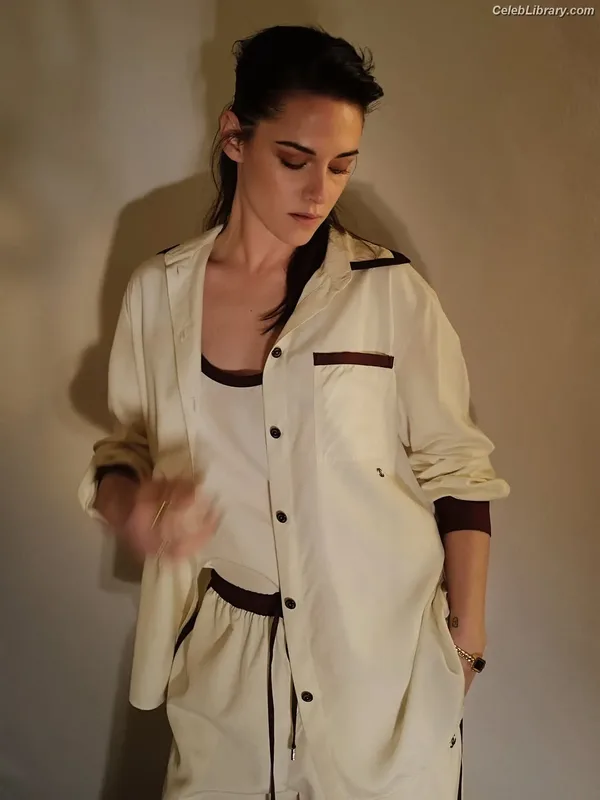 Kristen Stewart photo 4 of 1358