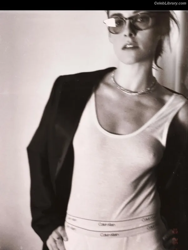Kristen Stewart photo 8 of 1358