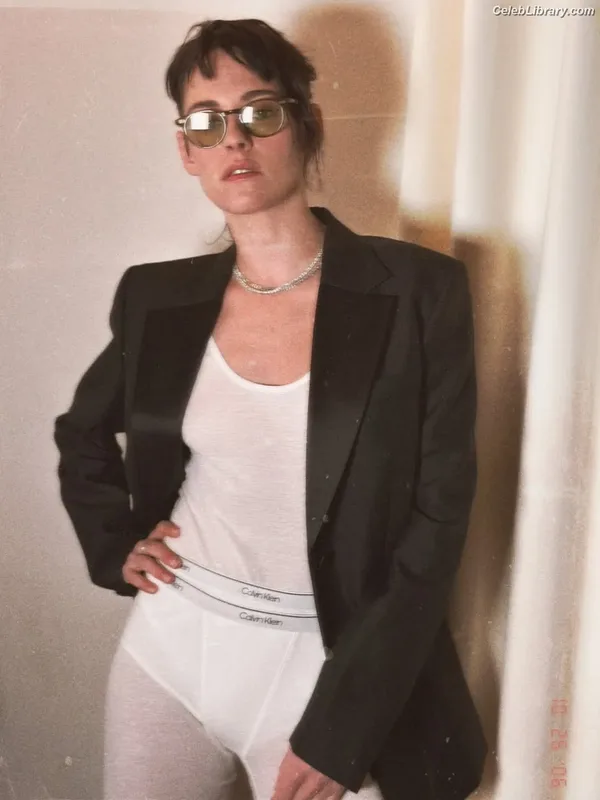 Kristen Stewart photo 10 of 1358