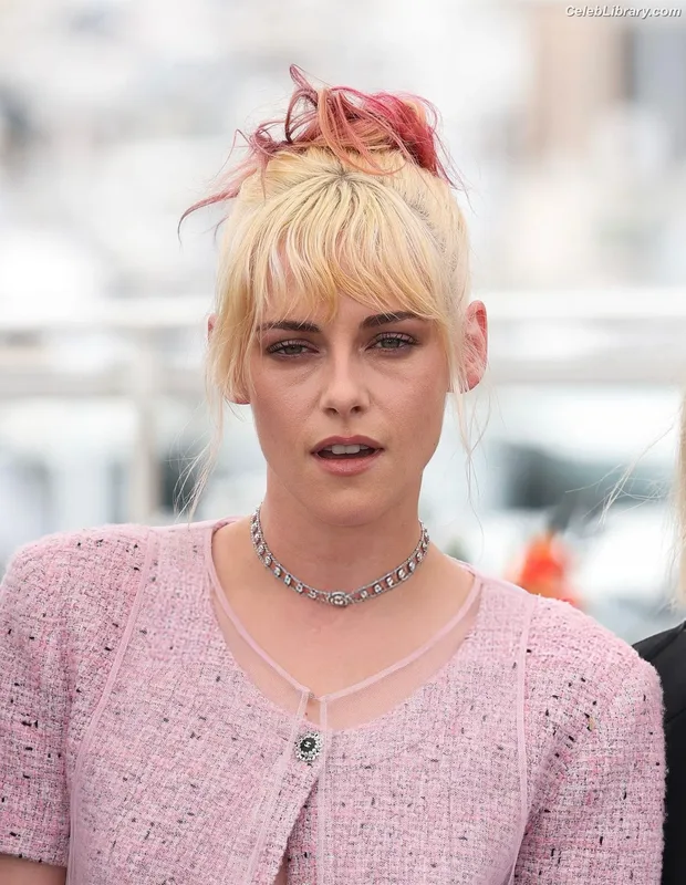 Kristen Stewart photo 12 of 1358