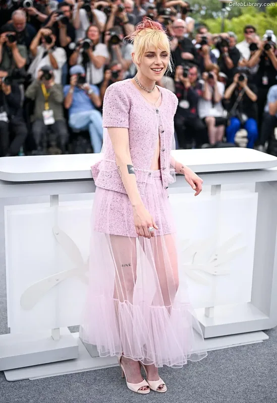 Kristen Stewart photo 14 of 1358