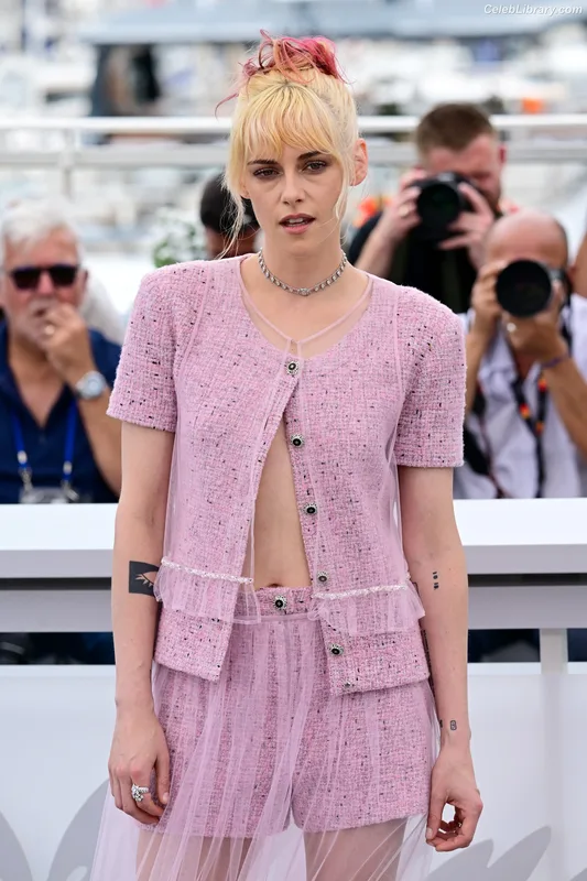 Kristen Stewart photo 16 of 1358