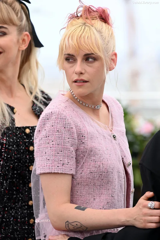 Kristen Stewart photo 18 of 1358