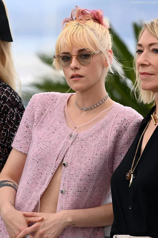 Kristen Stewart photo 19 of 1358
