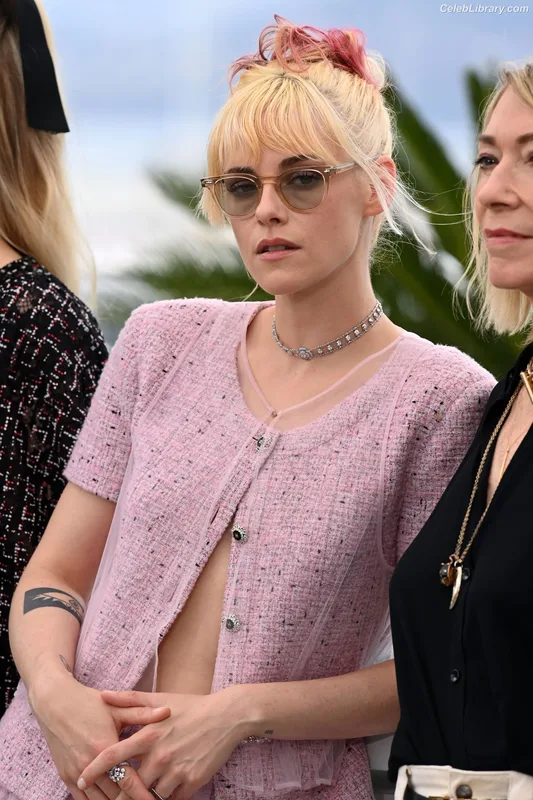 Kristen Stewart photo 21 of 1358