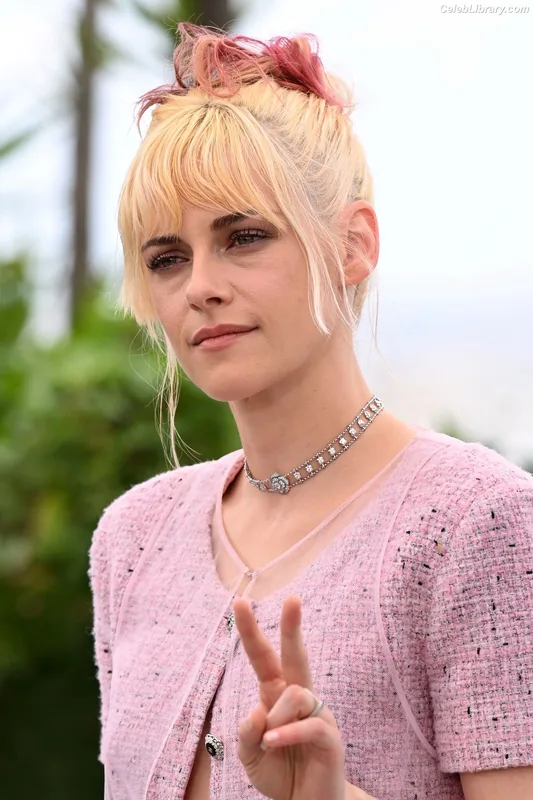 Kristen Stewart photo 23 of 1358