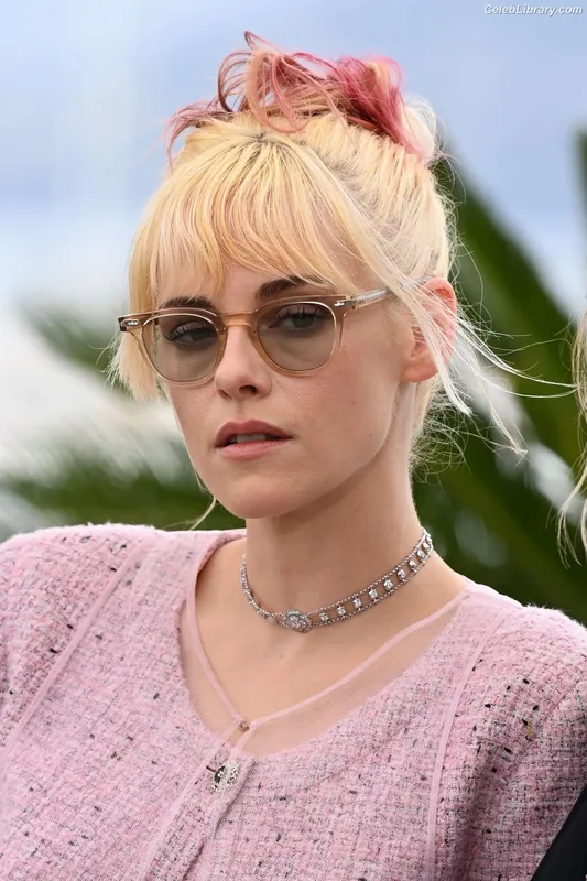 Kristen Stewart photo 24 of 1358