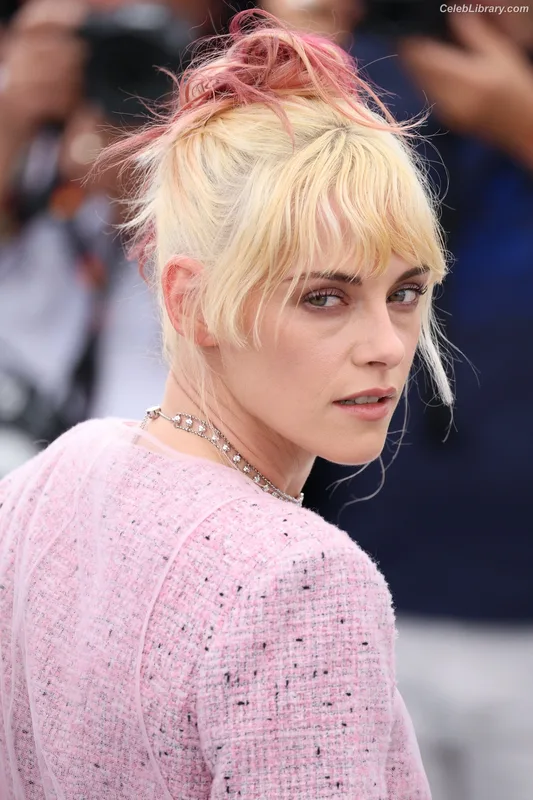 Kristen Stewart photo 1 of 1358