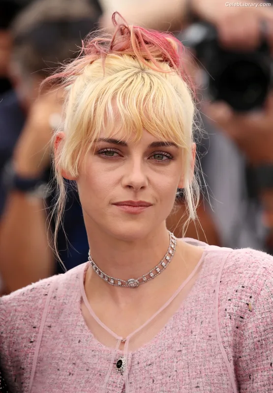 Kristen Stewart photo 3 of 1358