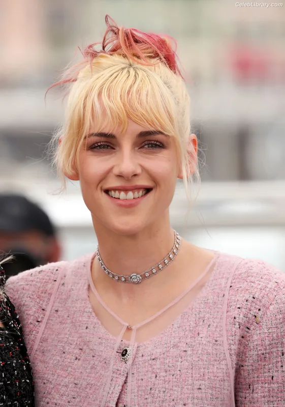 Kristen Stewart photo 4 of 1358