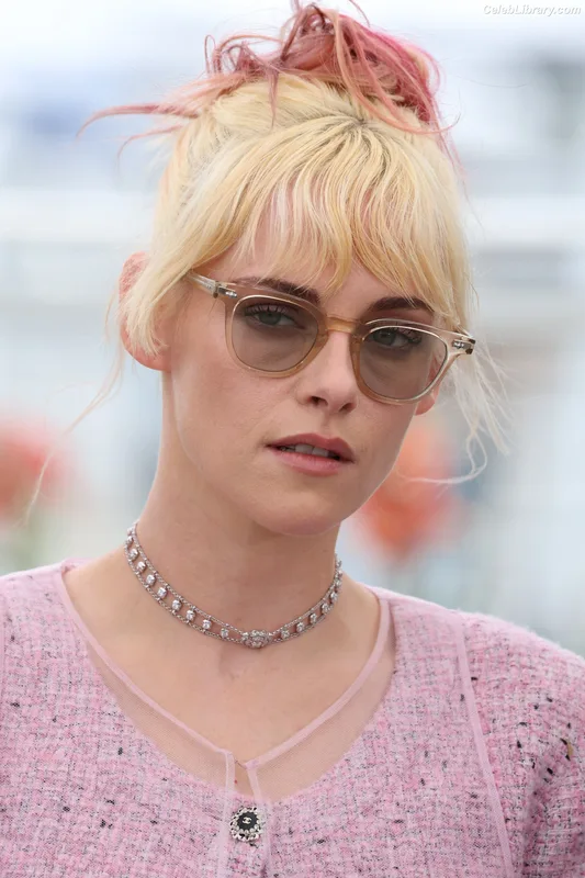Kristen Stewart photo 5 of 1358