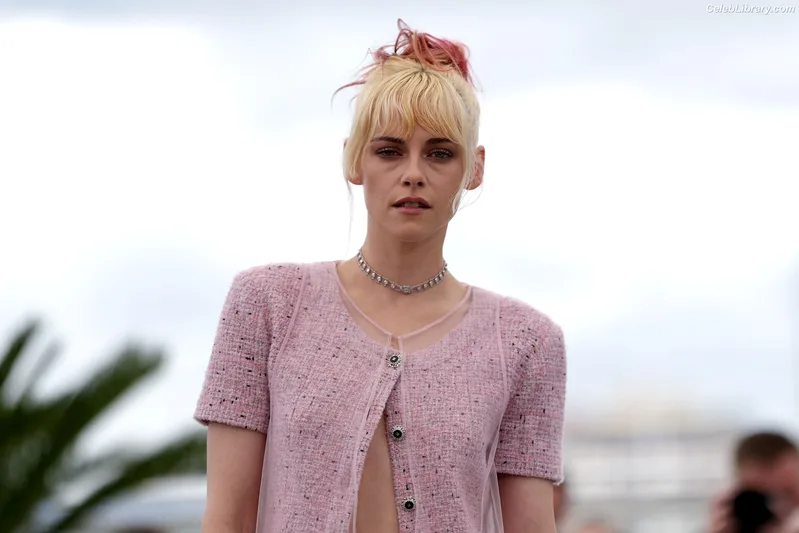 Kristen Stewart photo 10 of 1358