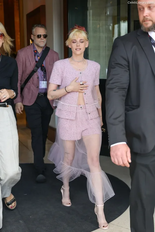 Kristen Stewart photo 12 of 1358