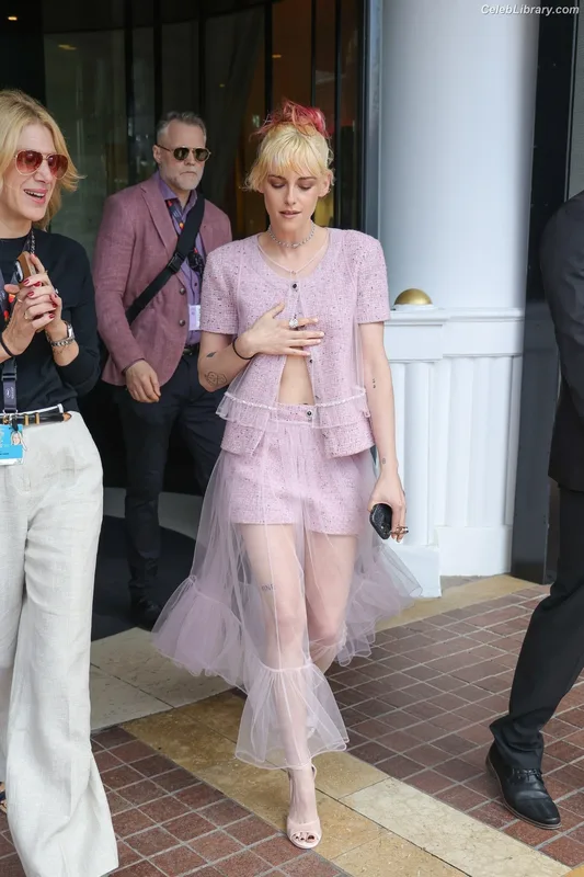 Kristen Stewart photo 17 of 1358