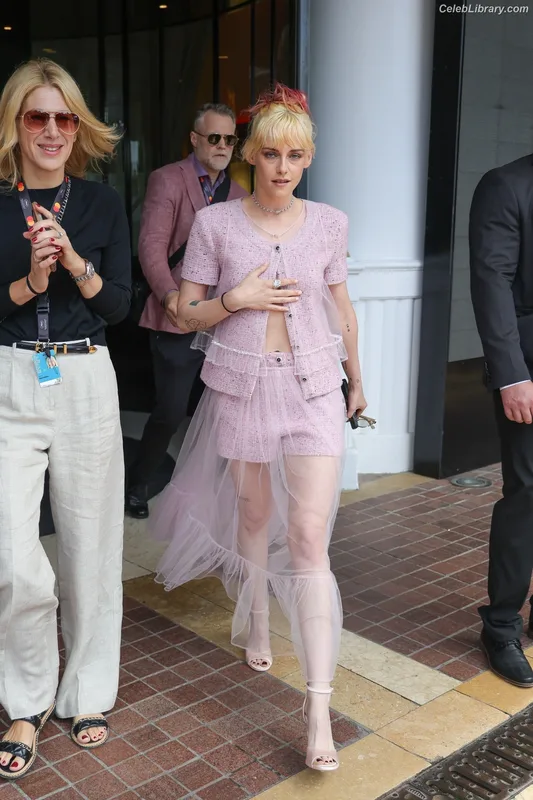 Kristen Stewart photo 18 of 1358